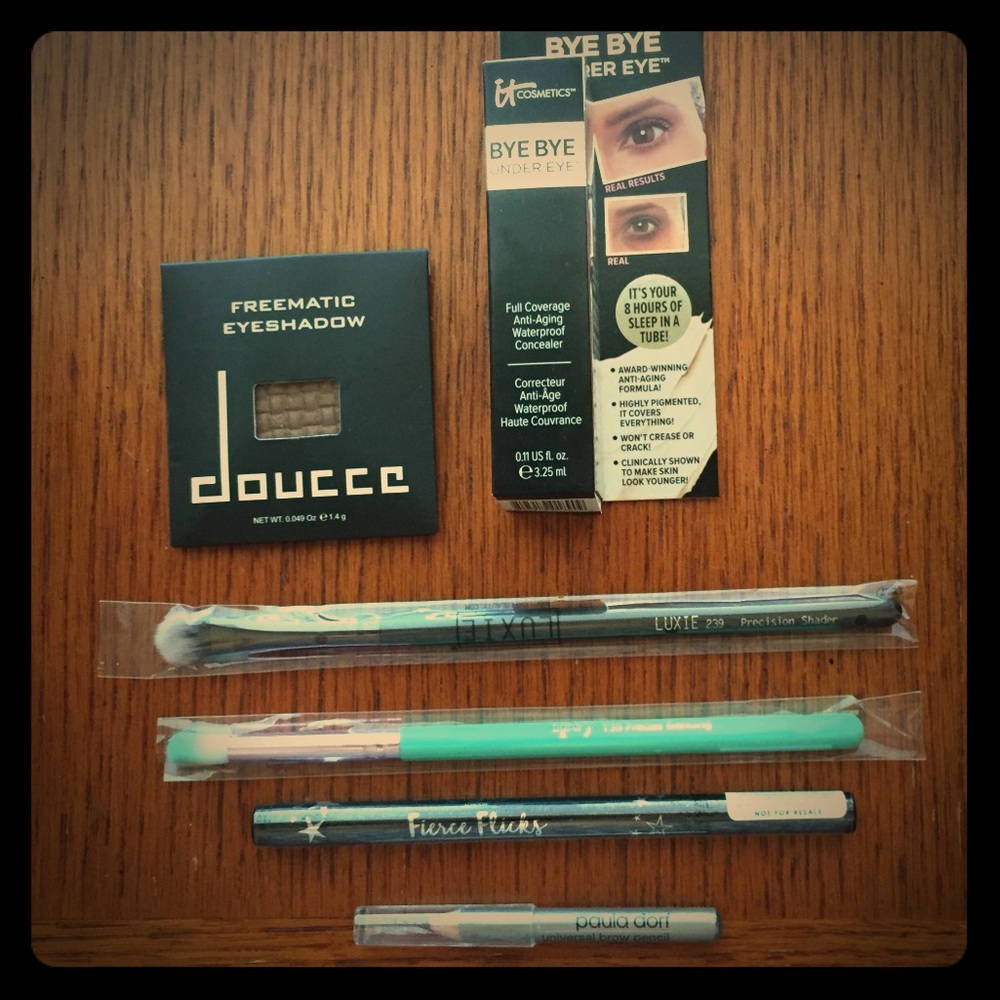 Eye Bundle Freematic, It cosmetics, Brushes